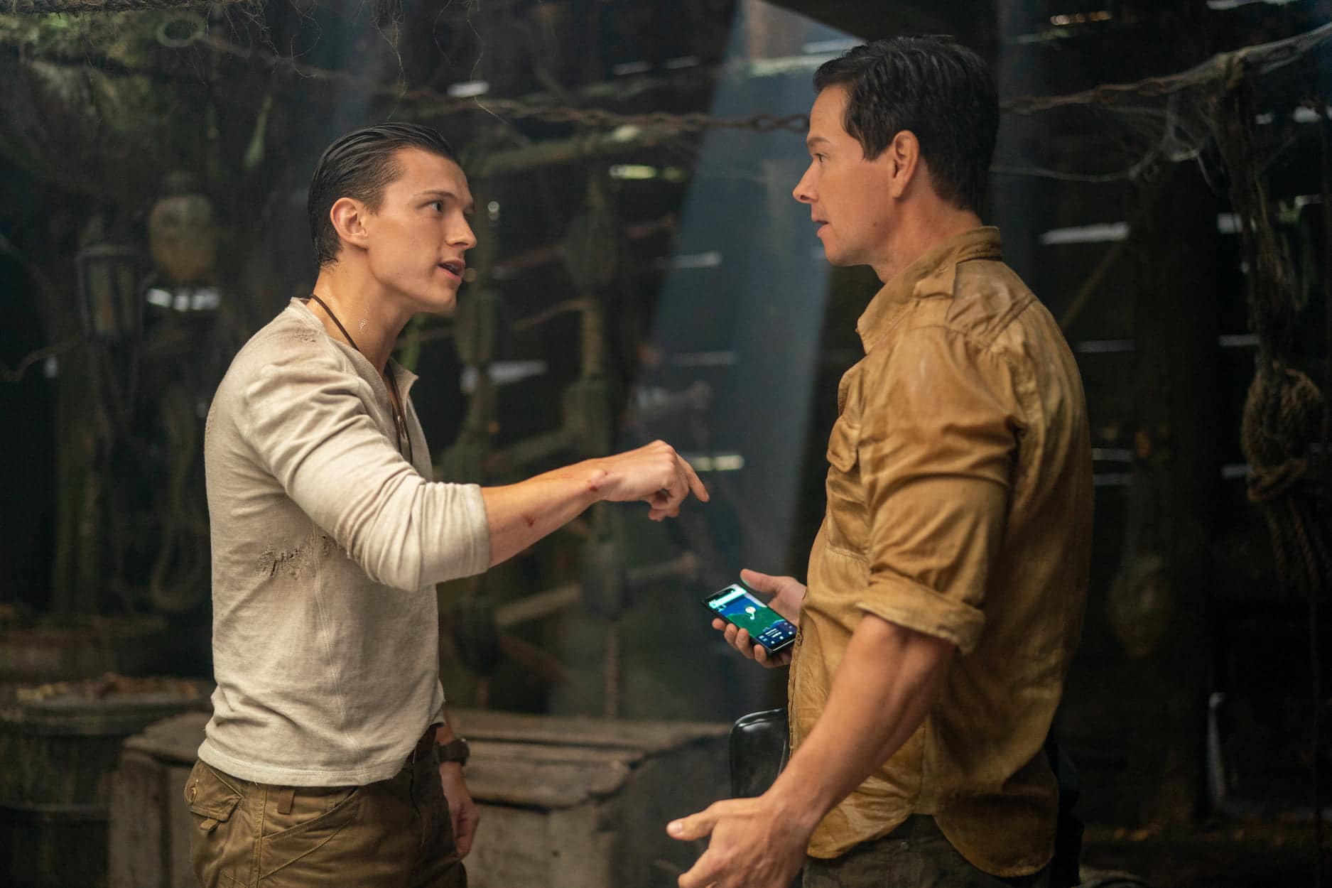 uncharted - tom holland & mark wahlberg