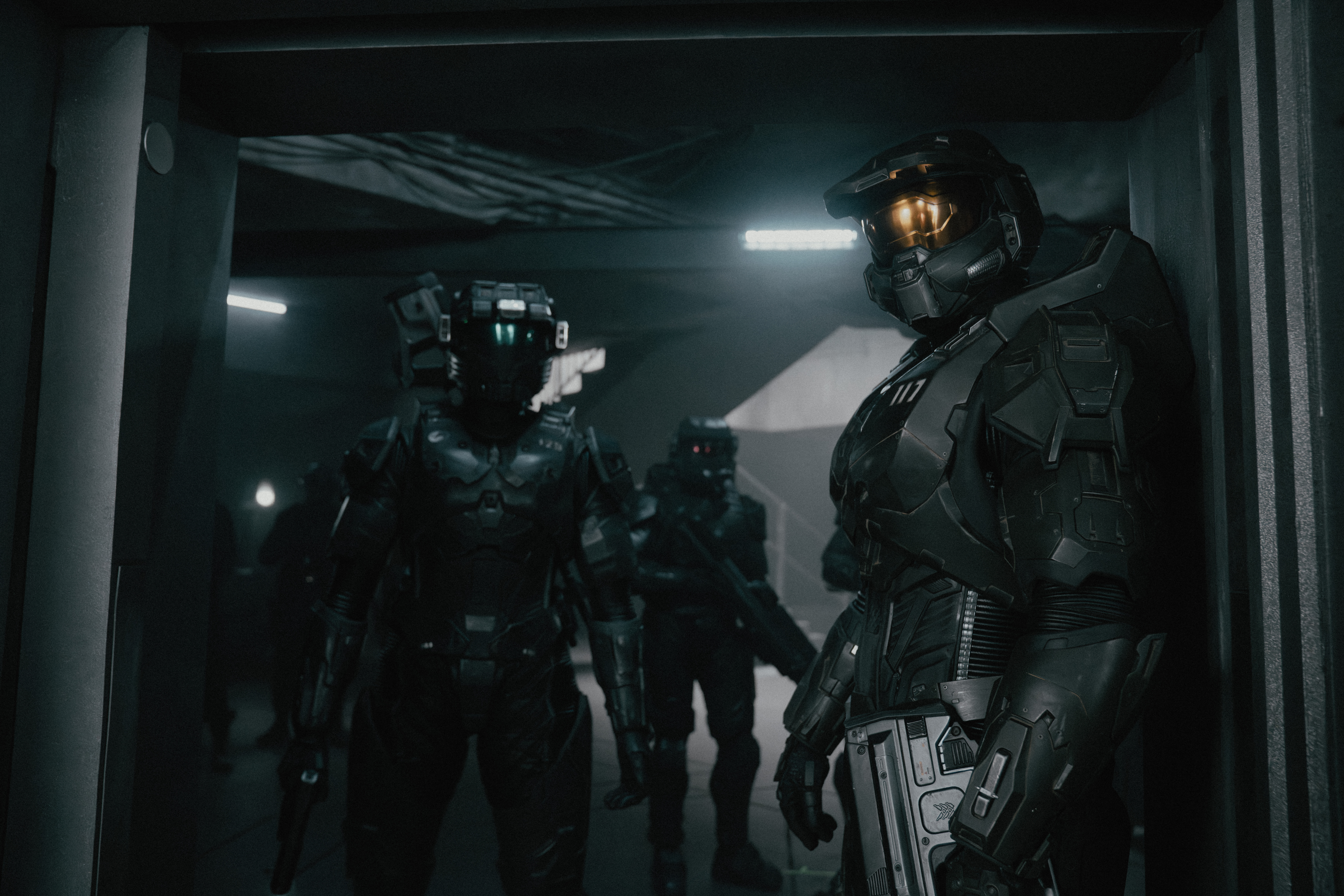 Master Chief and Kai in doorway