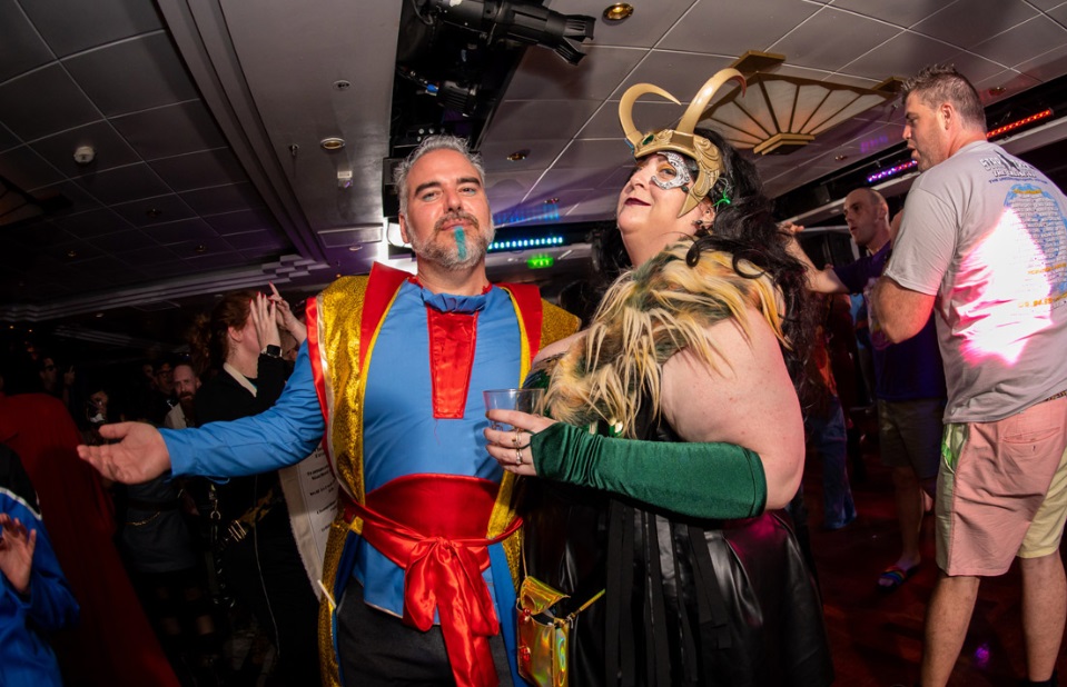 Photo taken from the website of a man in a costume with a female loki